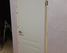 Установка межкомнатных дверей