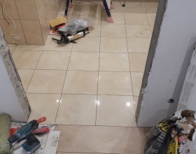 Укладка напольной плитки